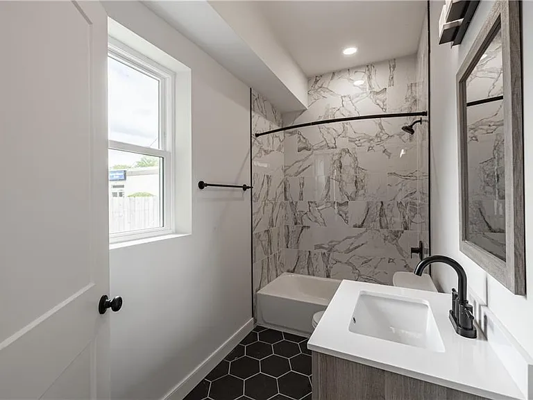 111 S Stafford Ave #B-2 — Photo 12