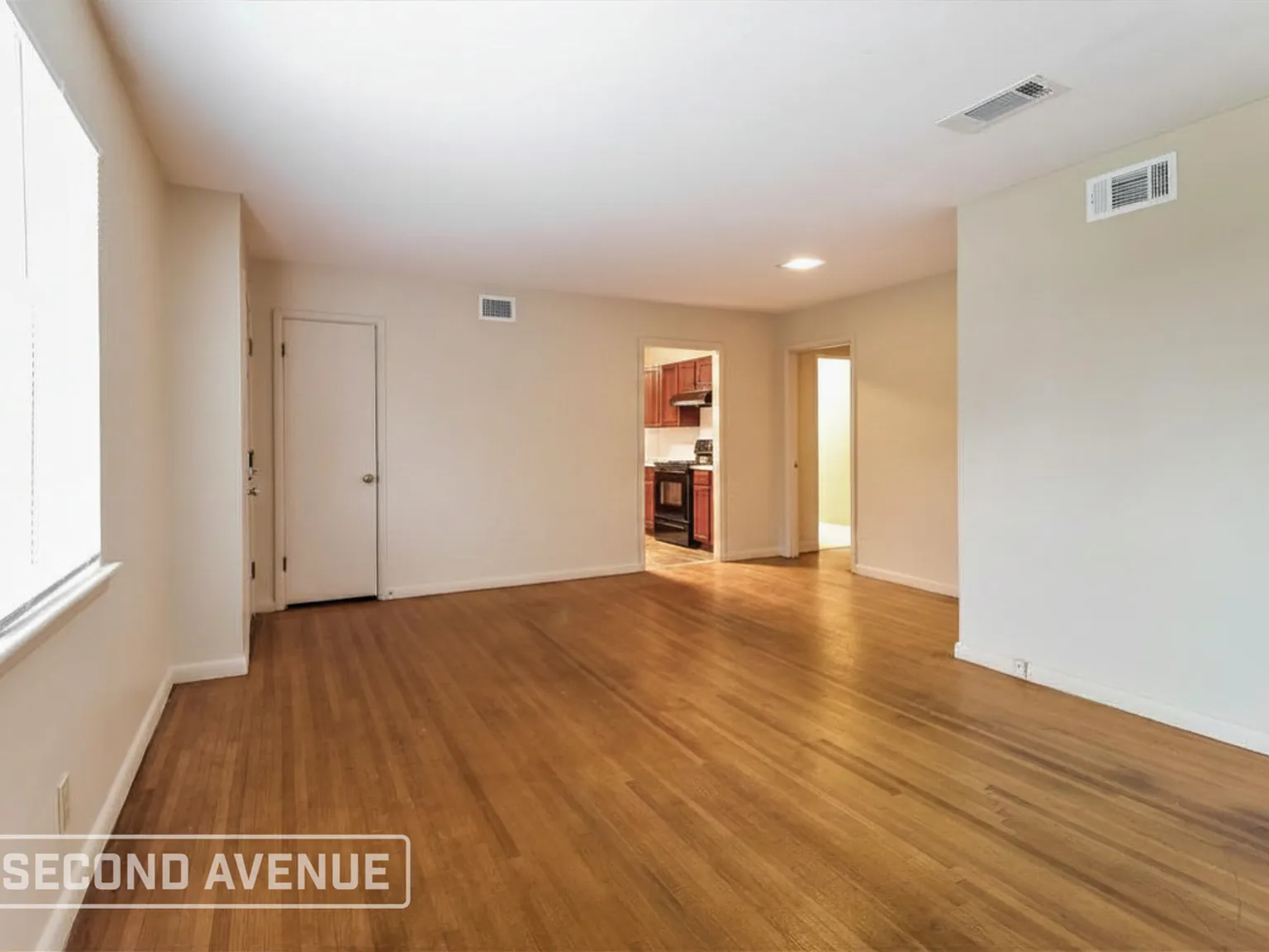 3 bed, 1.0 bath, 1200 sqft, $1,545 — Photo 3