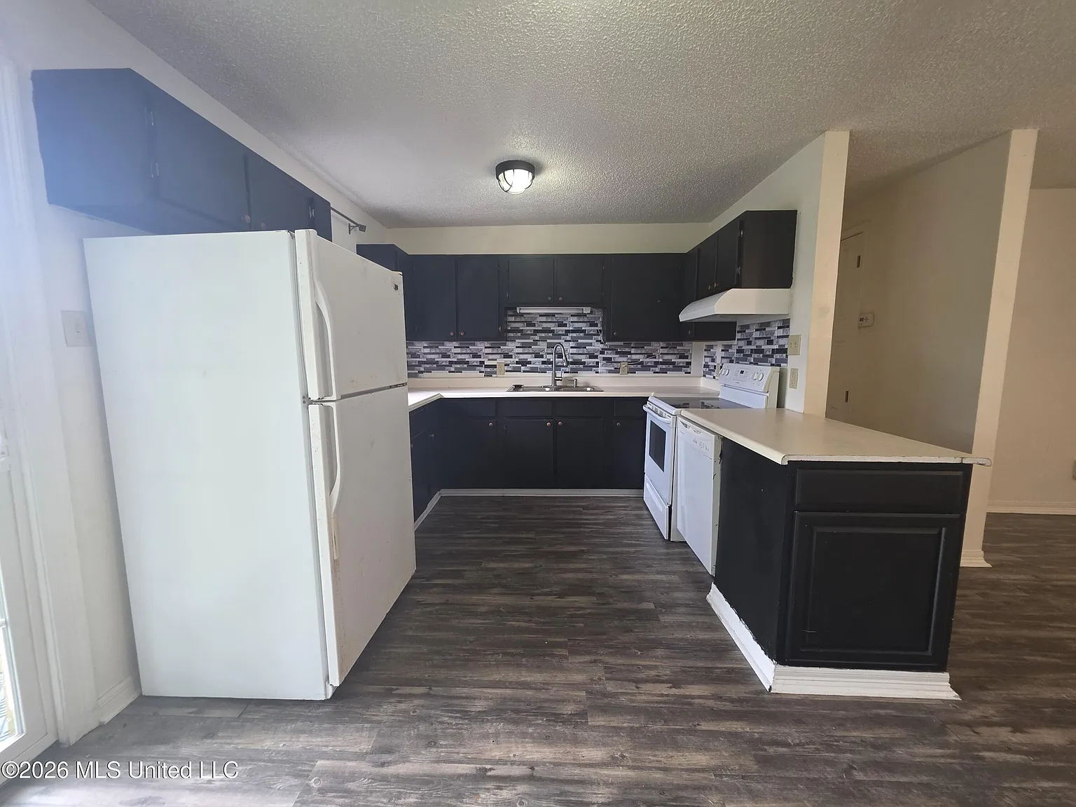 3 bed, 1.5 bath, 1363 sqft, $1,650 — Photo 2