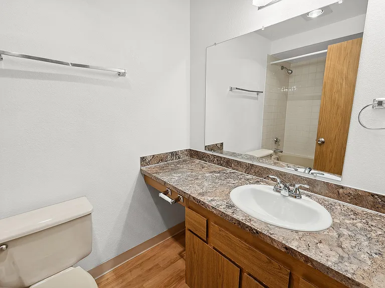 ReNew Murray Hill on Dakota — Photo 12