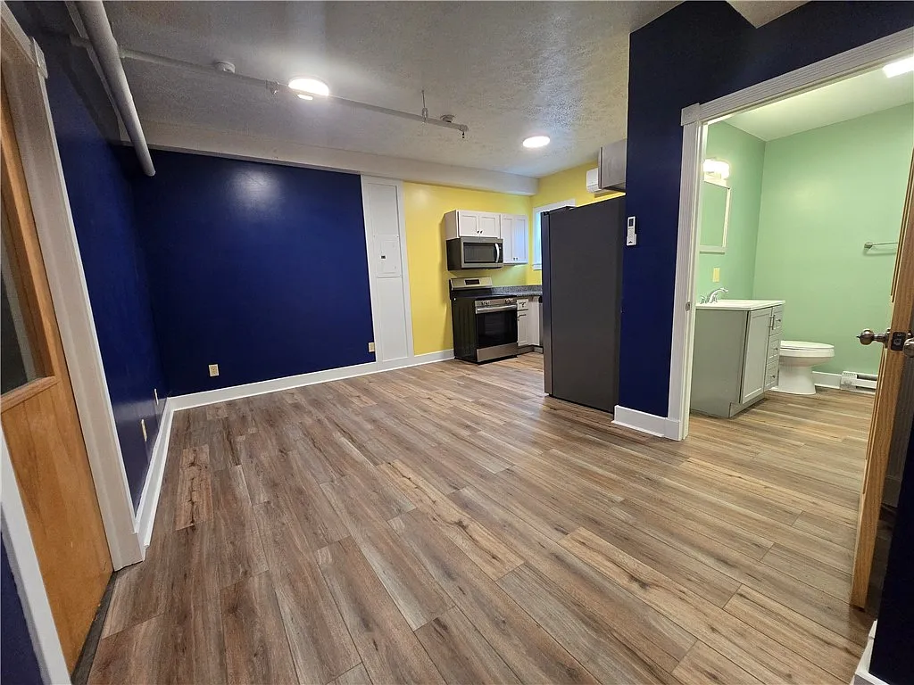 Studio, 1.0 bath, 11232 sqft, $1,000 — Photo 2