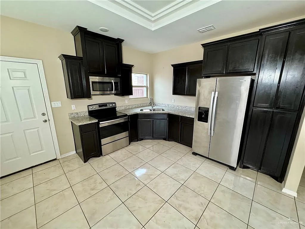 3 bed, 2.0 bath, 1163 sqft, $1,100 — Photo 3