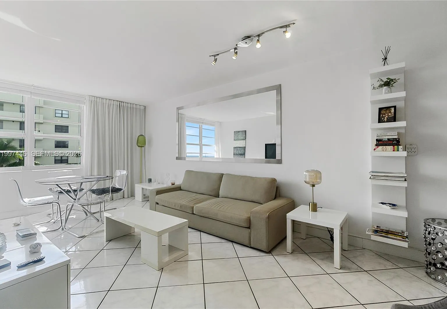 The Decoplage Condo — Photo 3