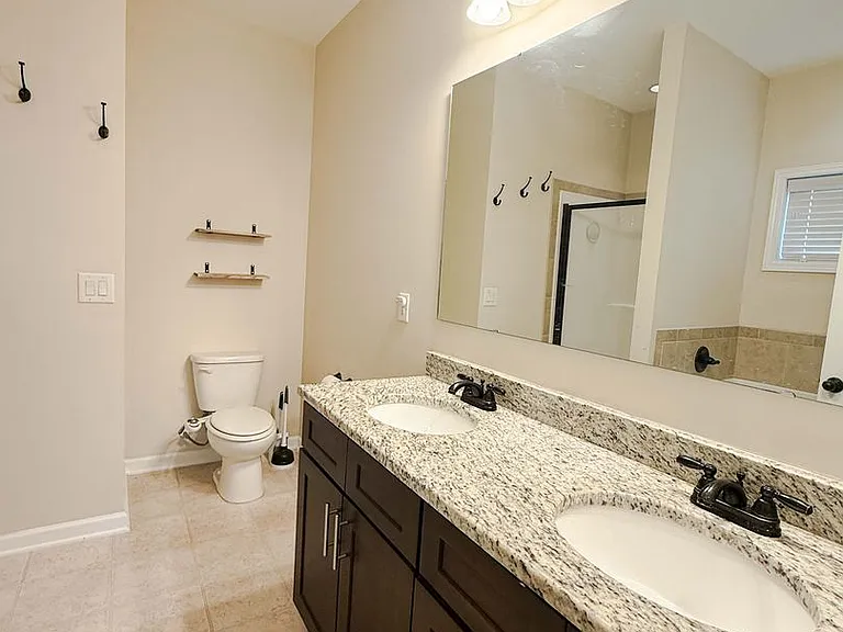 728 Roanoke Dr — Photo 12