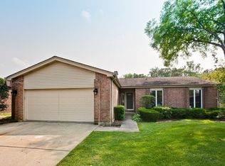 330 Basswood Dr, Northbrook, IL 60062