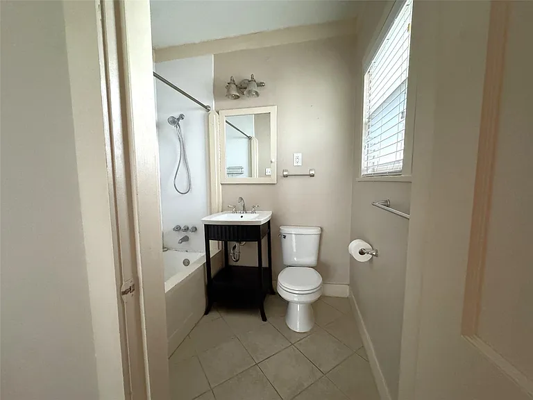 302 W Saulnier St #3 — Photo 11