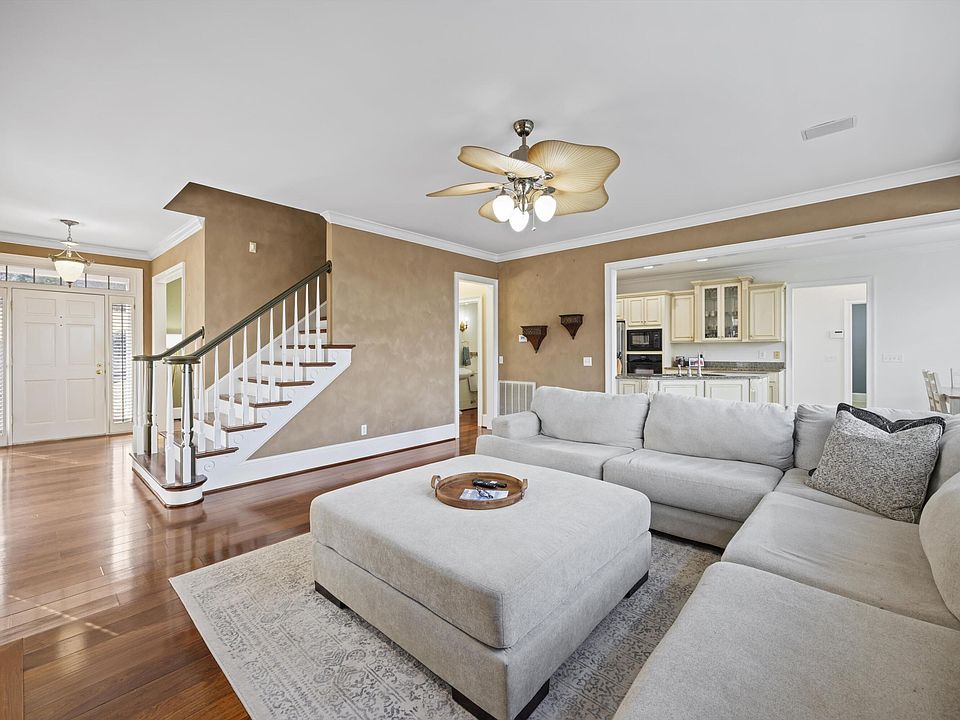 1st image of 353 Golf View Dr