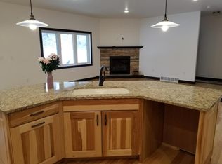 511 11th St SW, Jamestown, ND 58401