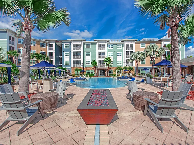 Sola South Lux Apartments — Photo 2