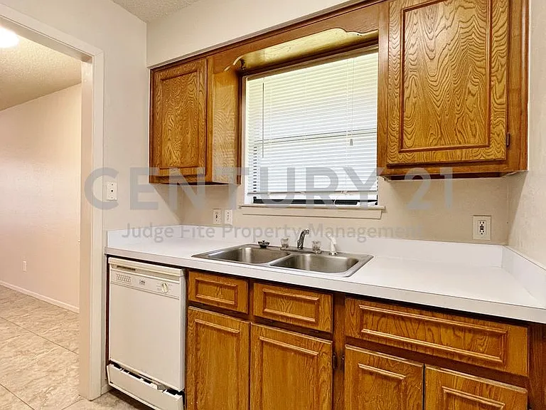 1110 S Rusk St #B — Photo 5