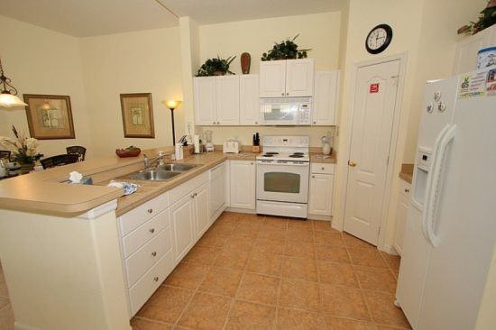 TH4P835THB-kitchen-area