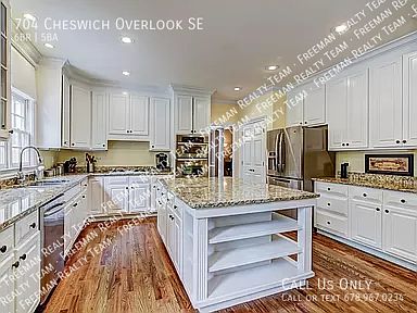 3rd image of 704 Cheswich Overlook Se