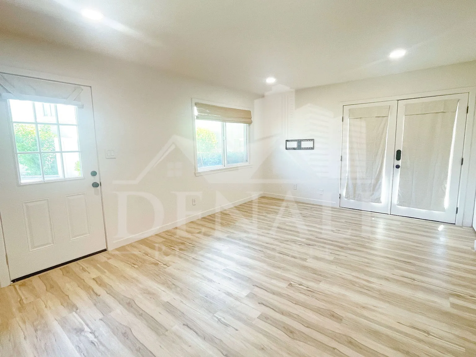 3 bed, 1.5 bath, 1053 sqft, $2,195 — Photo 4