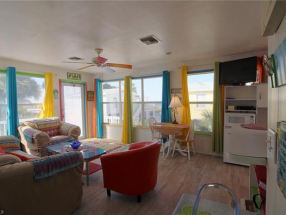 5th image of 572 Estero Blvd