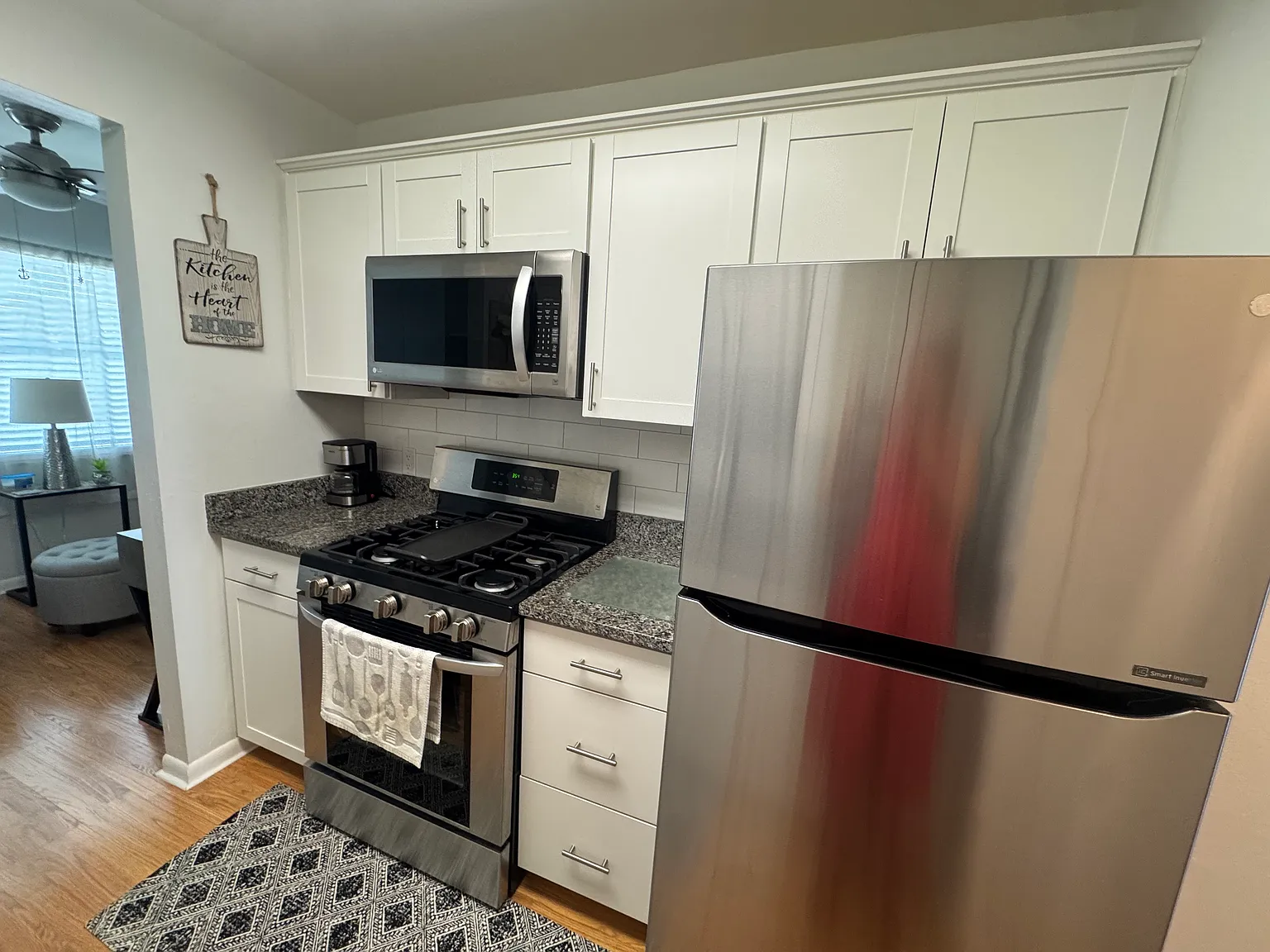 1 bed, 745 sqft, $1,200 — Photo 4