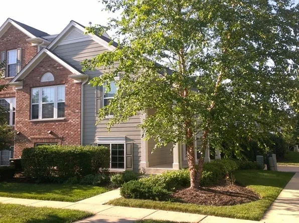 2440 Emily Ln, Elgin, IL 60124