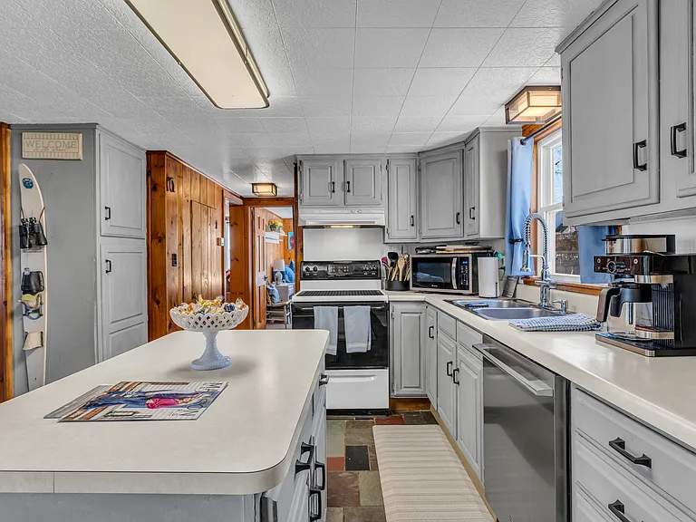 32 Bassett Ln — Photo 19