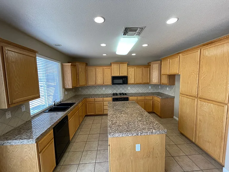 673 Coppola Ct — Photo 9