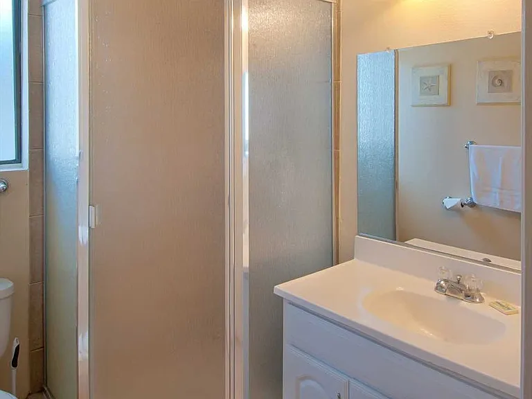 414 E Oceanfront — Photo 12