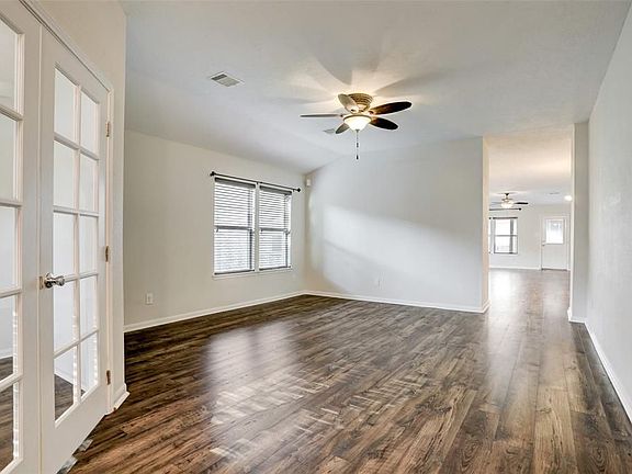 3rd image of 1984 Leisure Ln