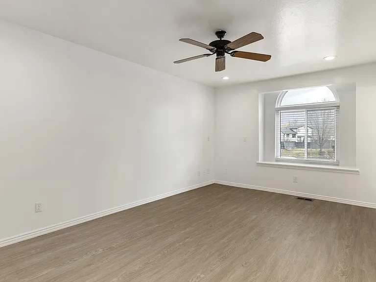 867 N 450 W — Photo 7