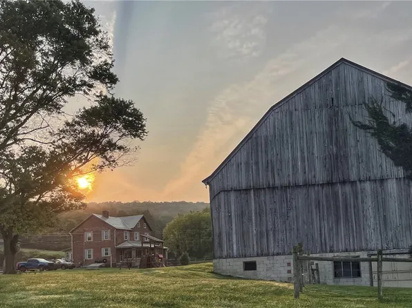 1569 Pleasant Valley Rd, Mount Pleasant, PA 15666