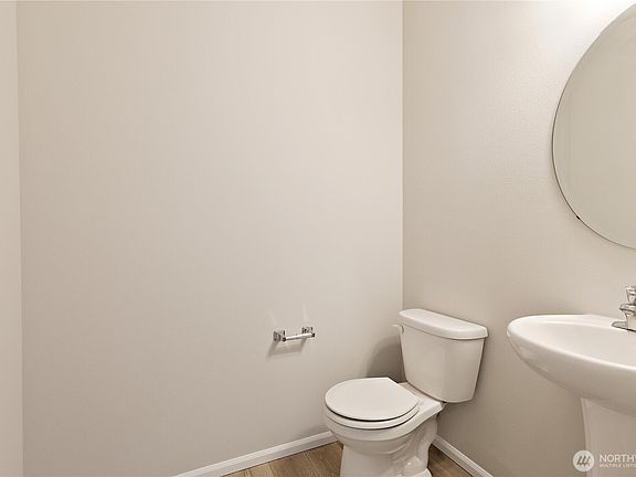 5th image of 2849 Mahogany Street NE