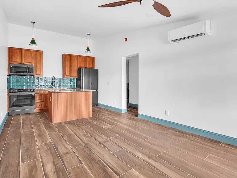 Australian Pines Apartments — Photo 1