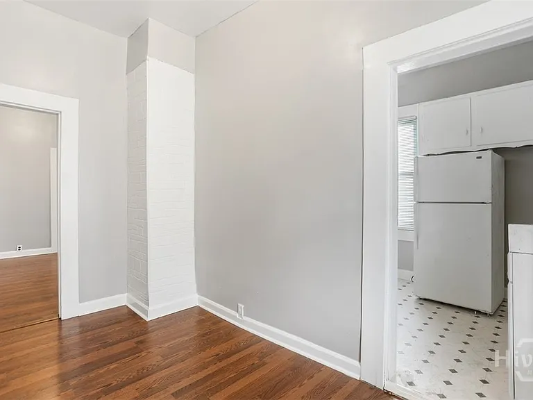 1023 W 37th St — Photo 26