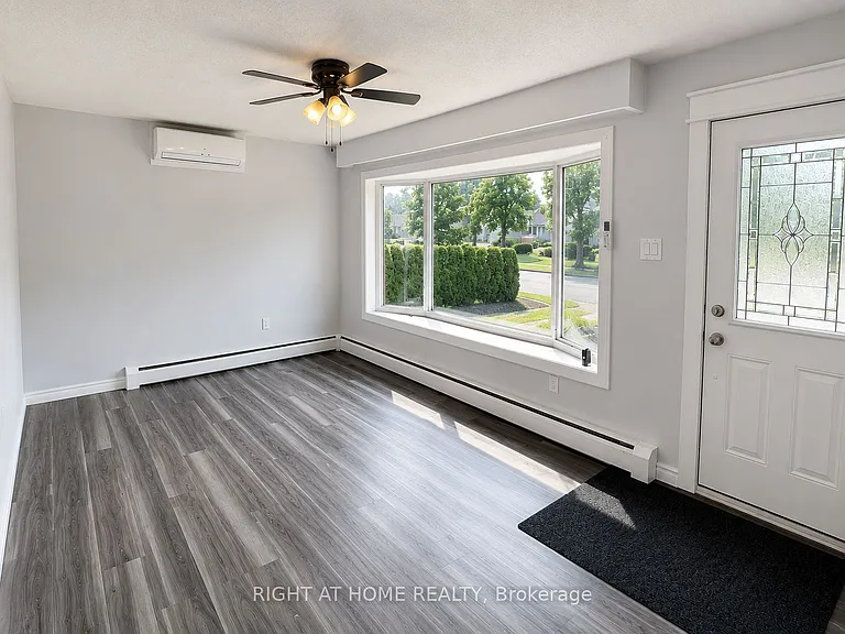 238 Burnside Dr — Photo 2