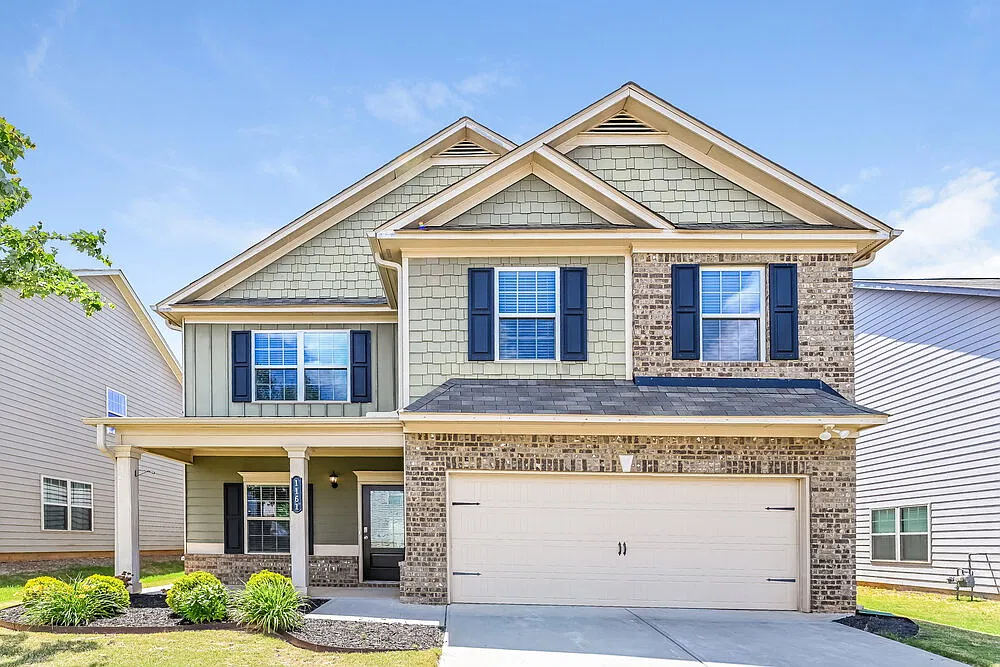 4 bed, 3.0 bath, 2600 sqft, $3,830 — Photo 1