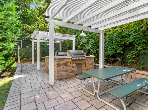 36 Hamilton Avenue image 10 of 12