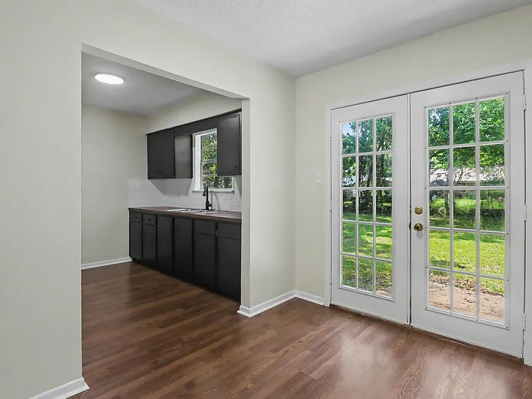 4136 Mimosa Dr — Photo 5