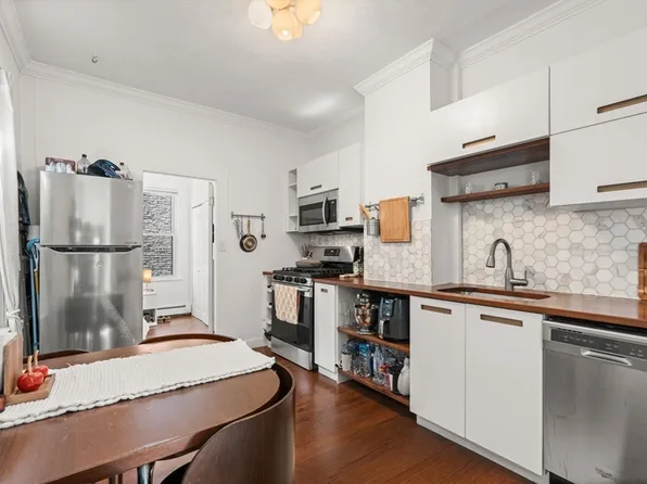 62 N Margin St APT 3, Boston, MA 02113