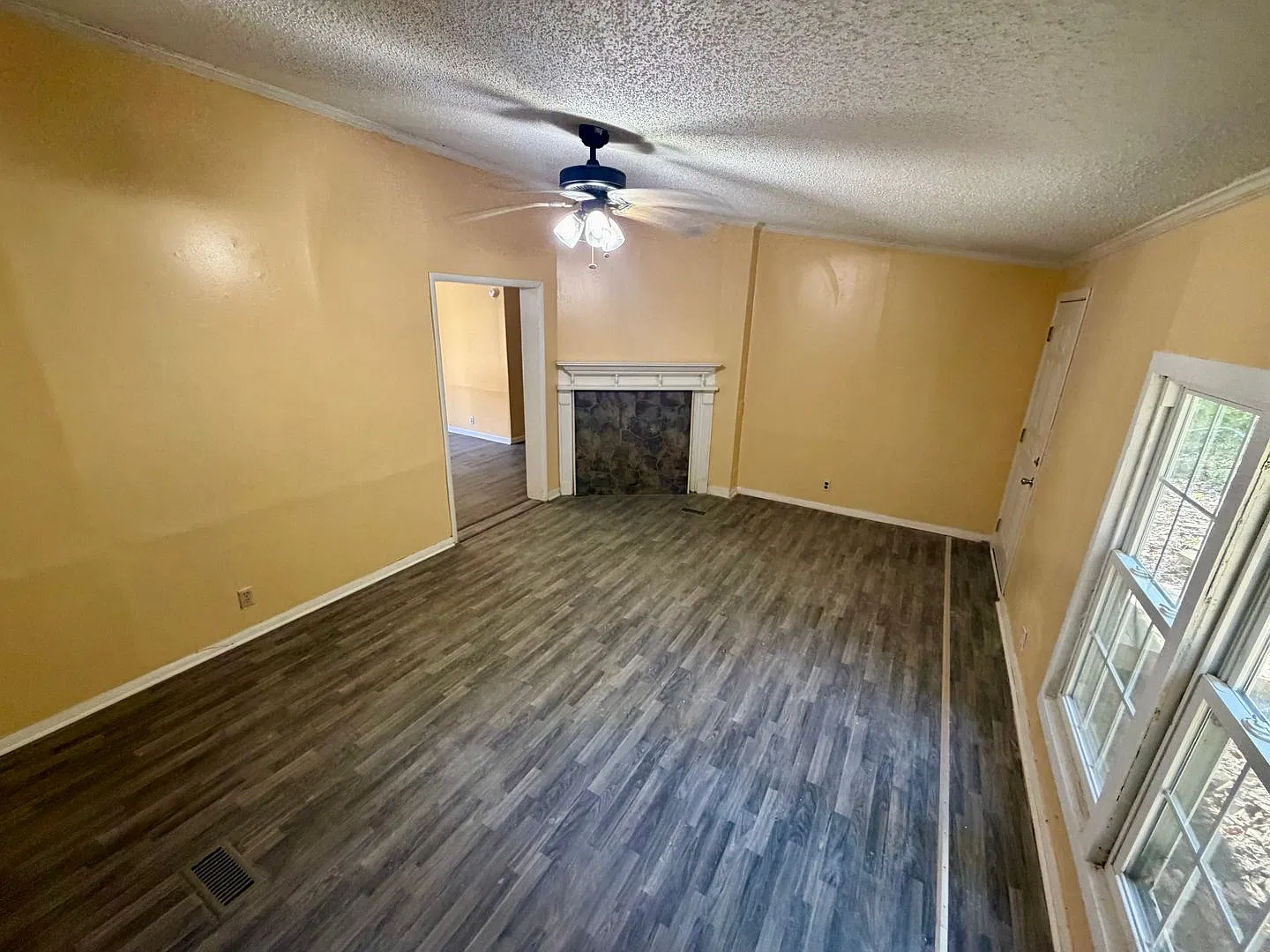 Peaceful Country Living 3 Bedroom, 2 Bathroom — Photo 3