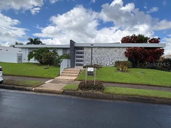 Urb Santa Paula Calle, Guaynabo, PR 00969