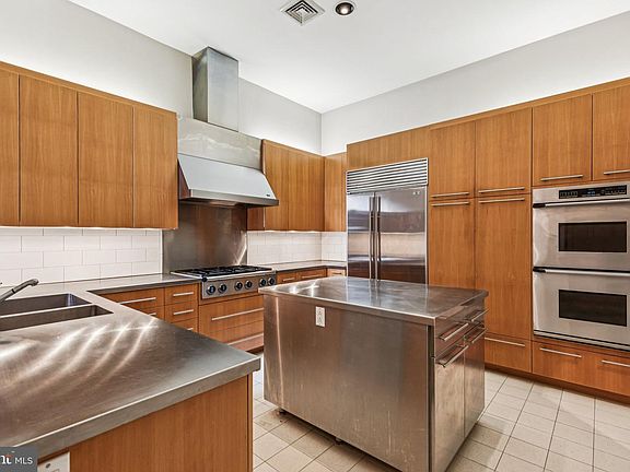 5th image of 2106 Spruce St