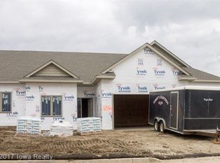 16544 Valleyview Ln, Clive, IA 50325