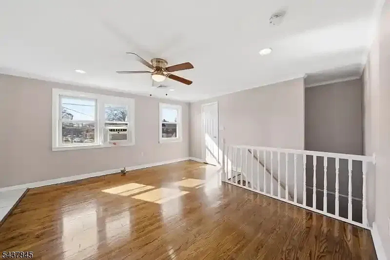 2 bed, 800 sqft, $2,050 — Photo 2