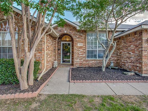 4th image of 3932 Larkspur Dr
