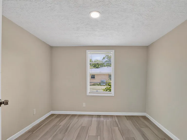 5110 FM 1765 — Photo 17