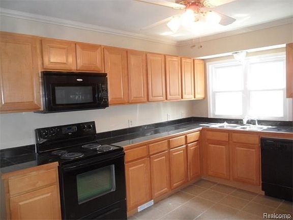 3rd image of 21511 Oxford Ave