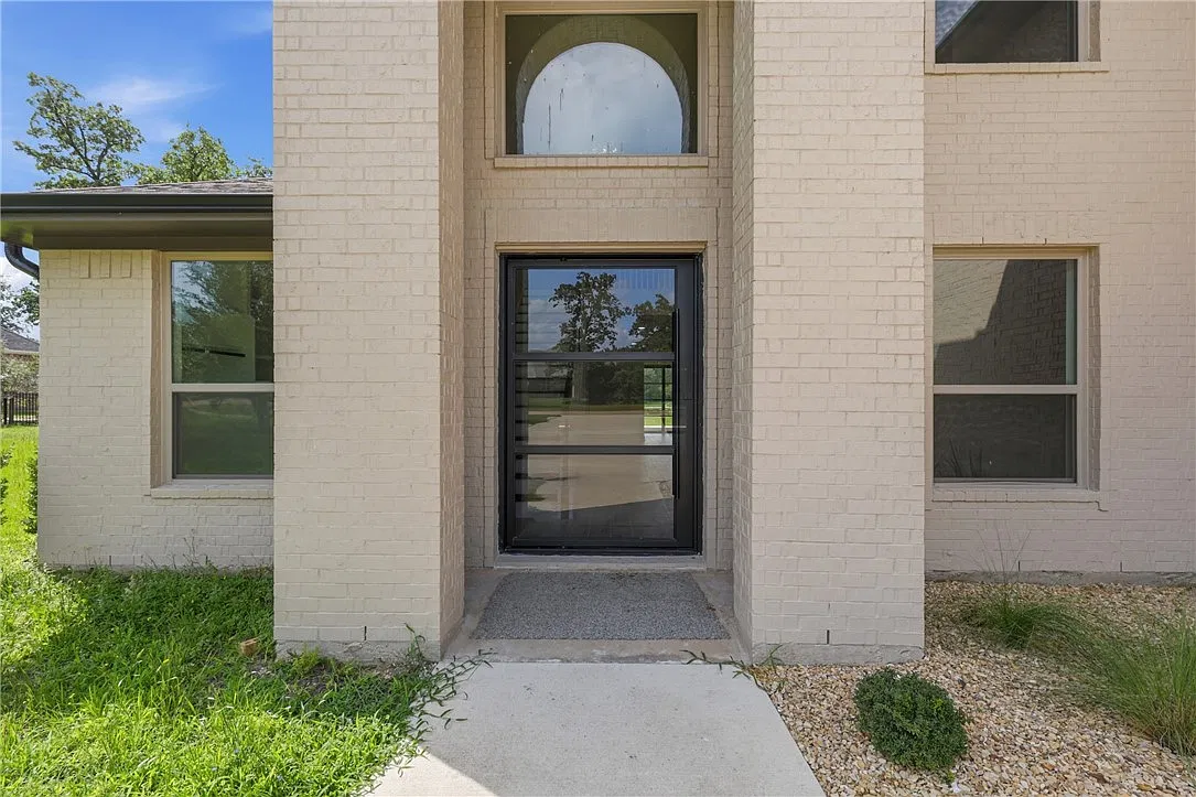 5 bed, 3575 sqft, $4,000 — Photo 3