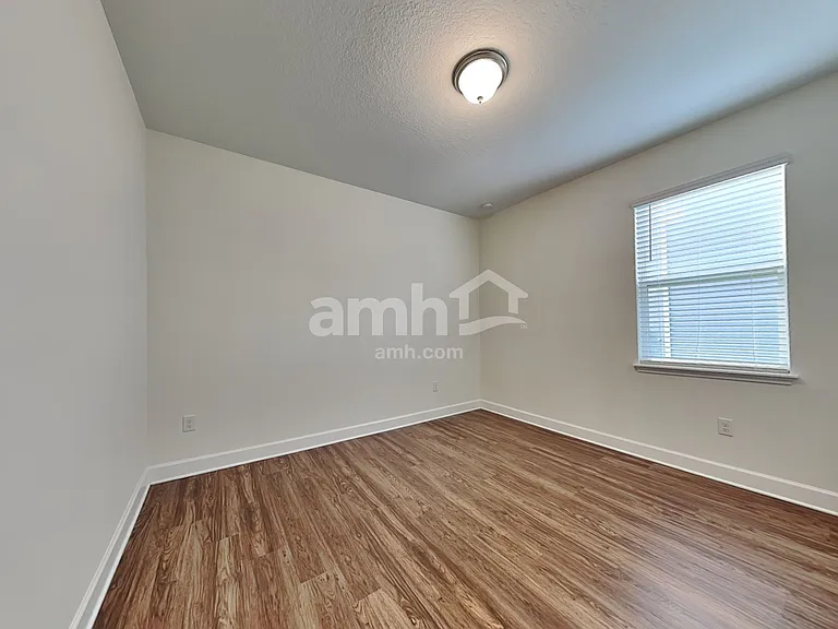 1028 Walden Pond Dr — Photo 12
