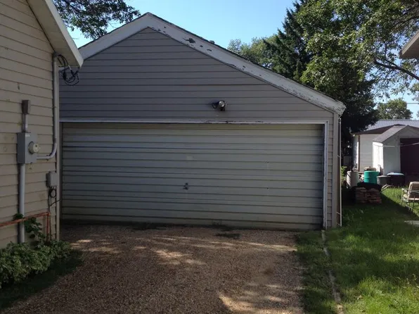 219 1st St SW, Watertown, SD 57201