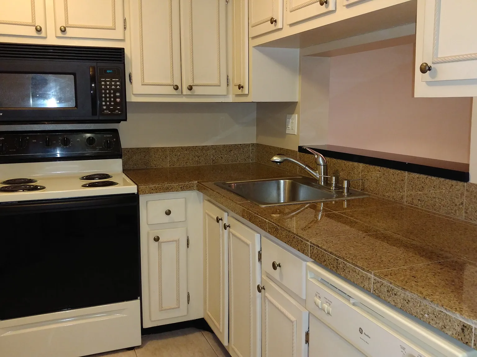 2 bed, 936 sqft, $2,250 — Photo 4