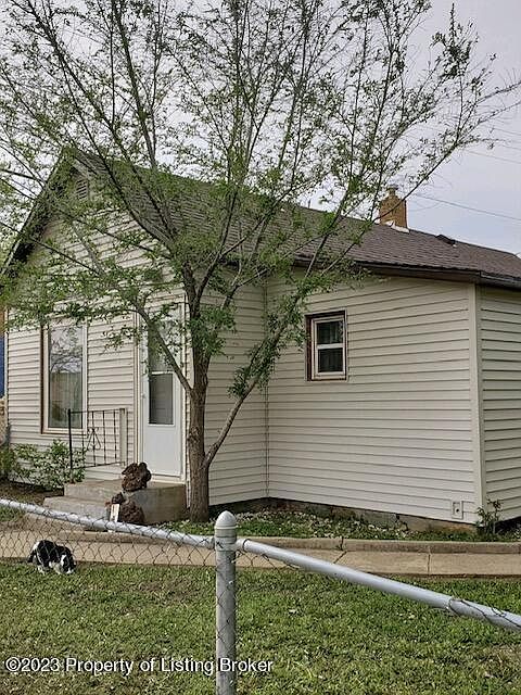 1st image of 105 2nd Ave NE
