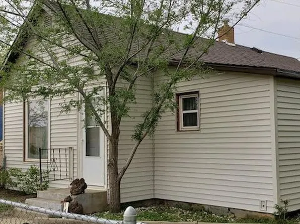 105 2nd Ave NE, Belfield, ND 58622