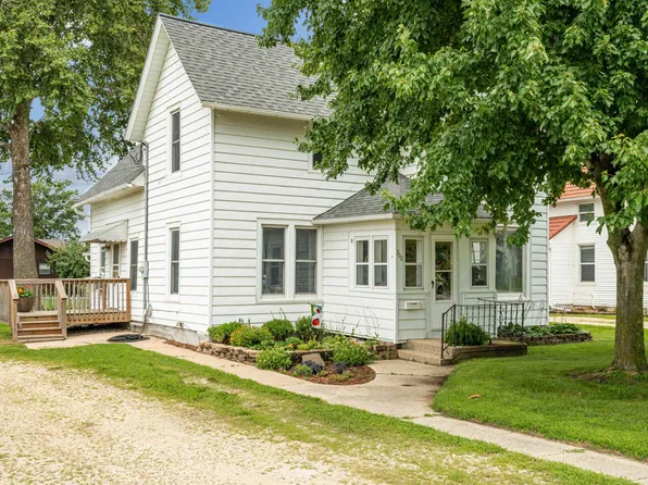 708 N Franklin St, Manchester, IA 52057