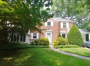 23 Flower Ln, Manhasset, NY 11030
